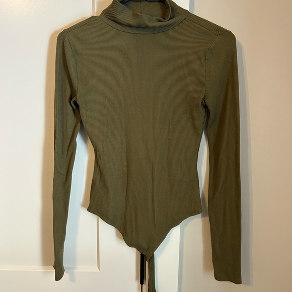 SO Olive Long Sleeve Turtleneck Top - Picture 2 of 4